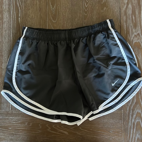 Nike women’s running shorts - Picture 1 of 3